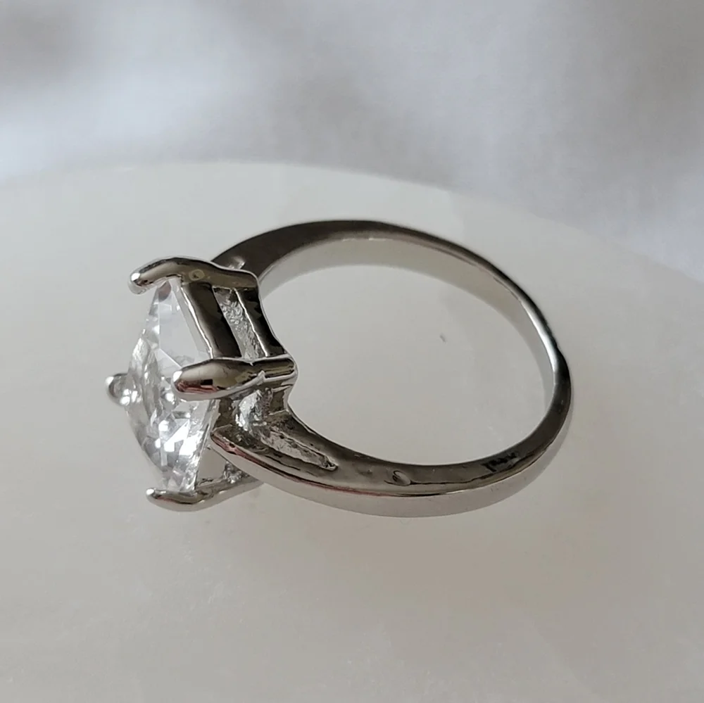 Ring solitaire faux